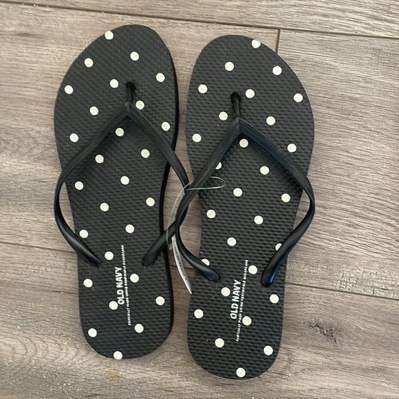 3 for $15 NWT Old Navy Flip Flops - Picture 2 of 4